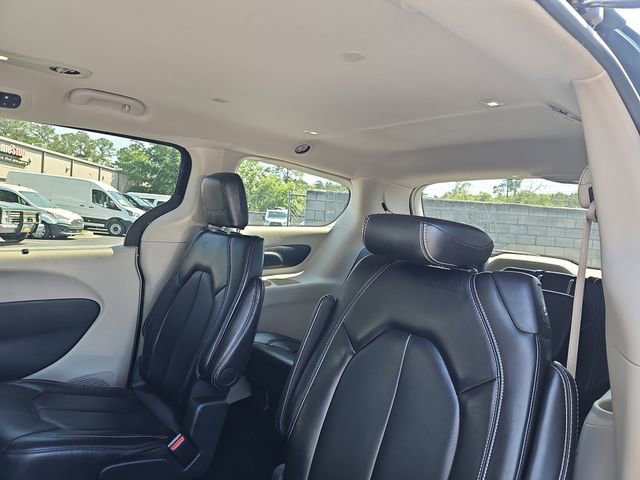 Used 2024 Chrysler Pacifica Touring-L FWD image 15