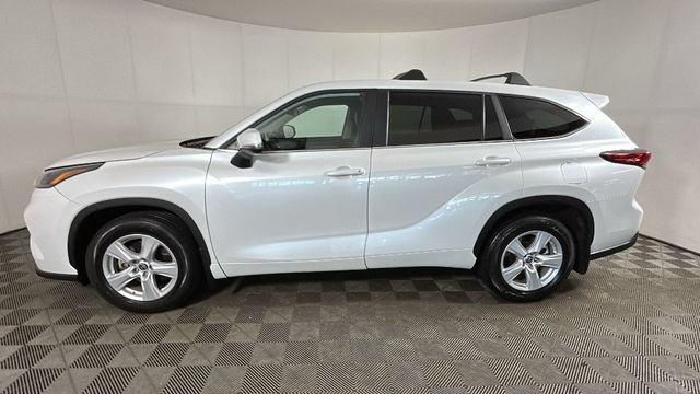 Used 2023 Toyota Highlander L FWD image 5