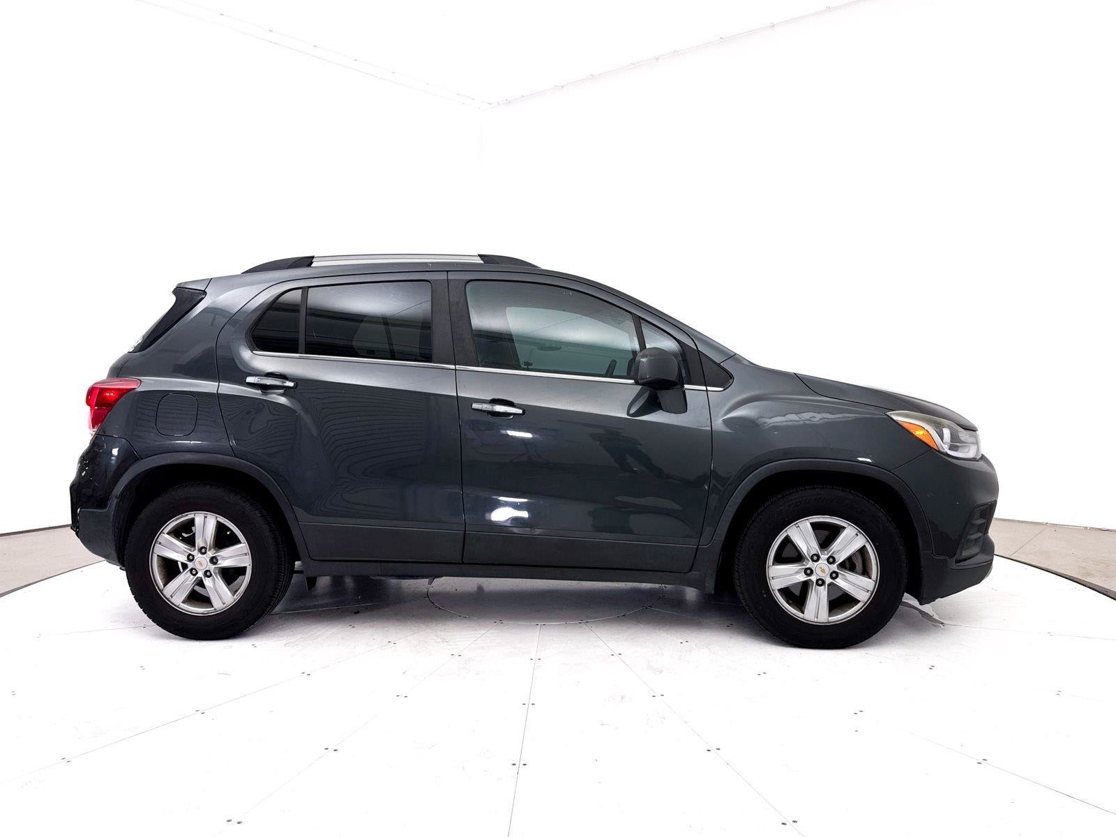 Used 2018 Chevrolet Trax LT w/ LT Convenience Package FWD image 29