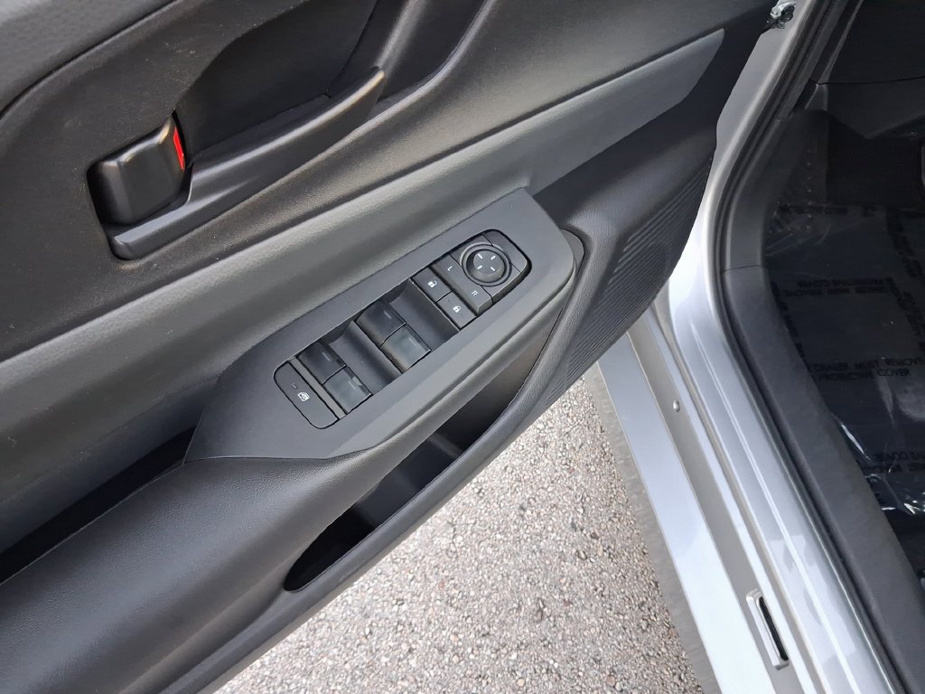 Used 2025 Toyota Prius LE FWD image 19