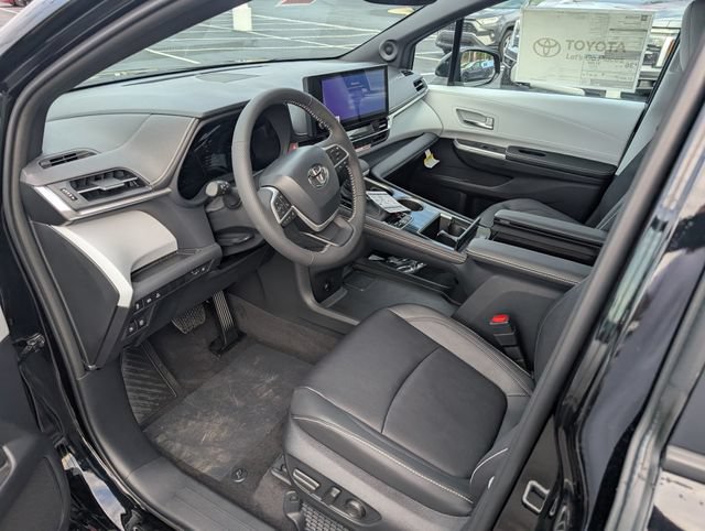 New 2026 Toyota Sienna XSE FWD image 8