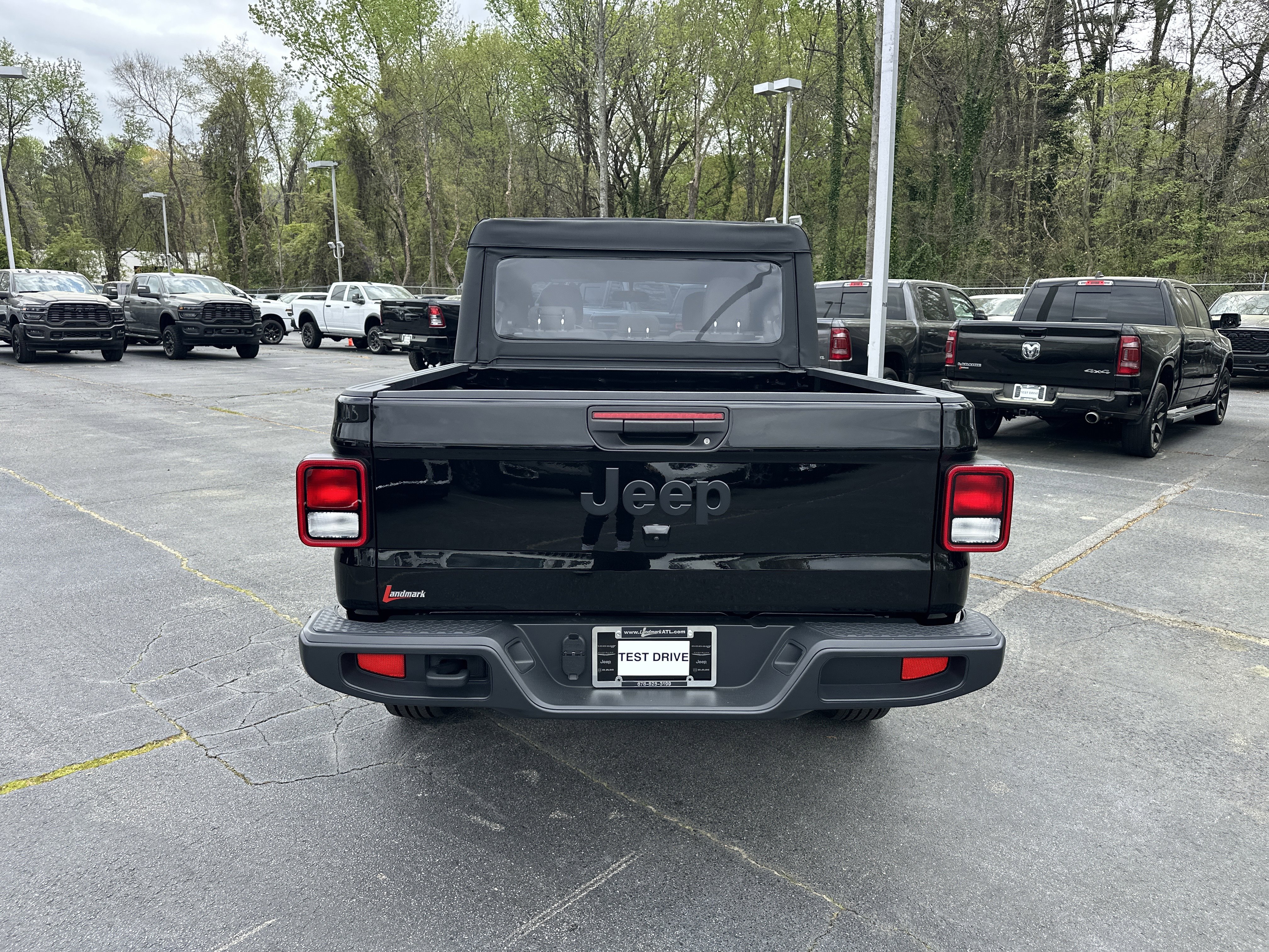 Used 2023 Jeep Gladiator Sport image 8