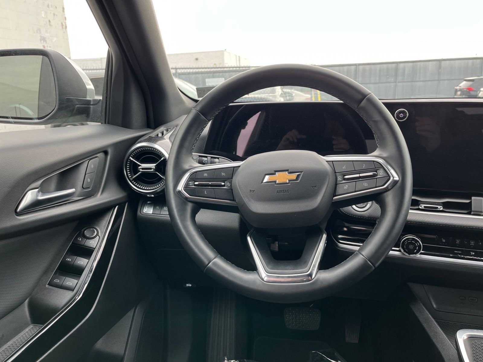 Used 2025 Chevrolet Equinox LT image 28