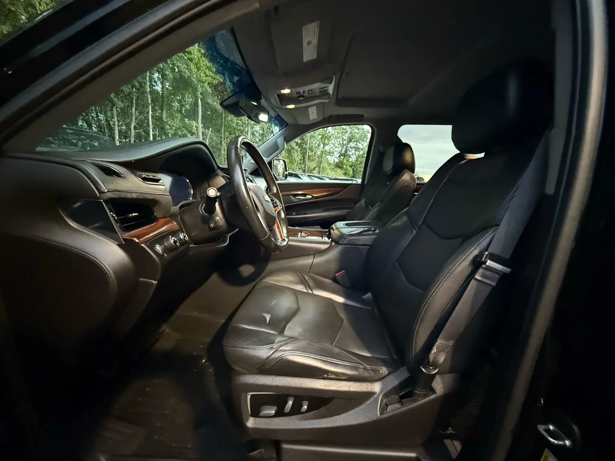 Used 2016 Cadillac Escalade Luxury image 11