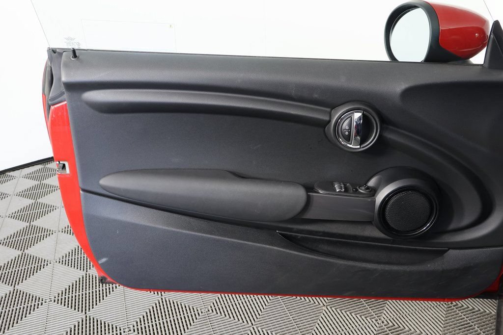 Used 2024 MINI Cooper 2-Door Hardtop FWD image 9