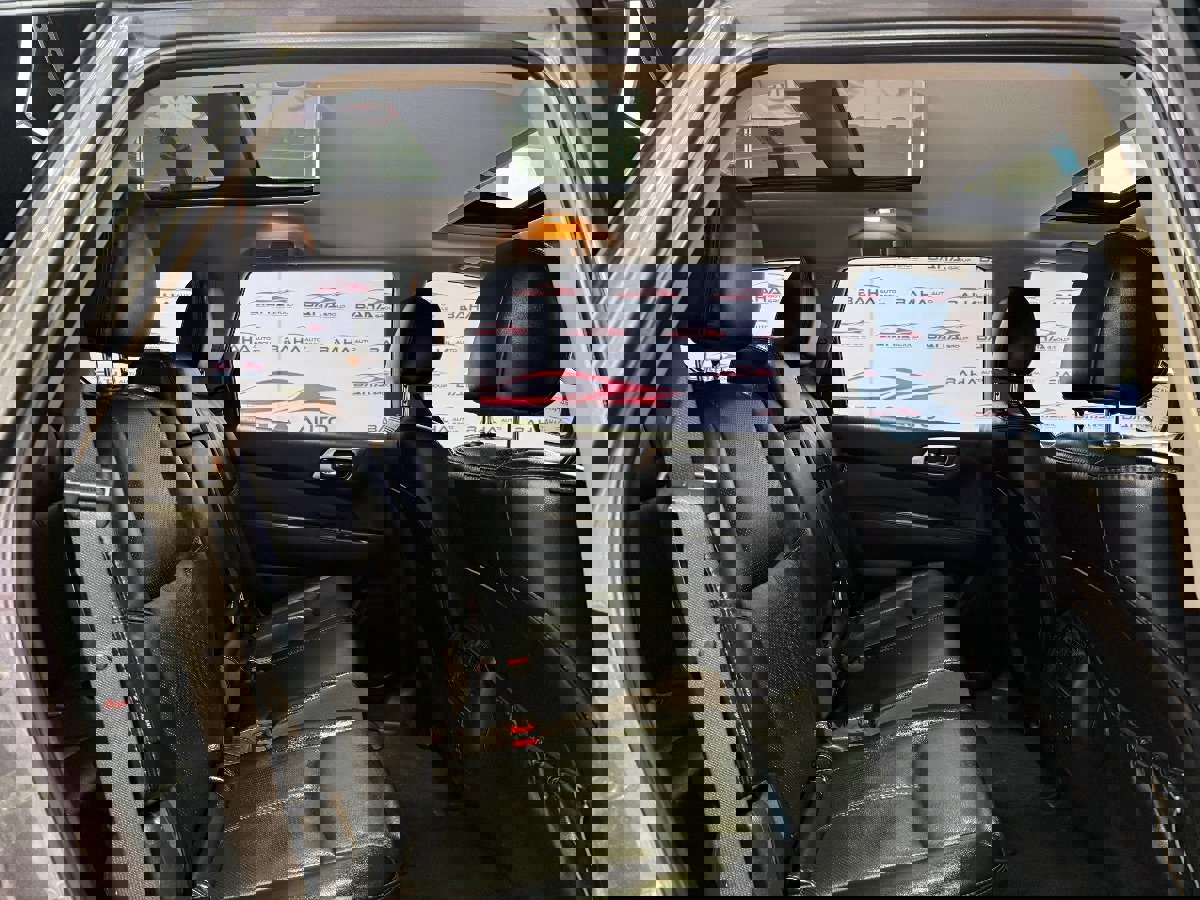 Used 2020 Nissan Pathfinder Platinum FWD image 54