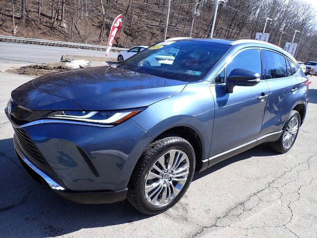 Certified 2024 Toyota Venza XLE image 11