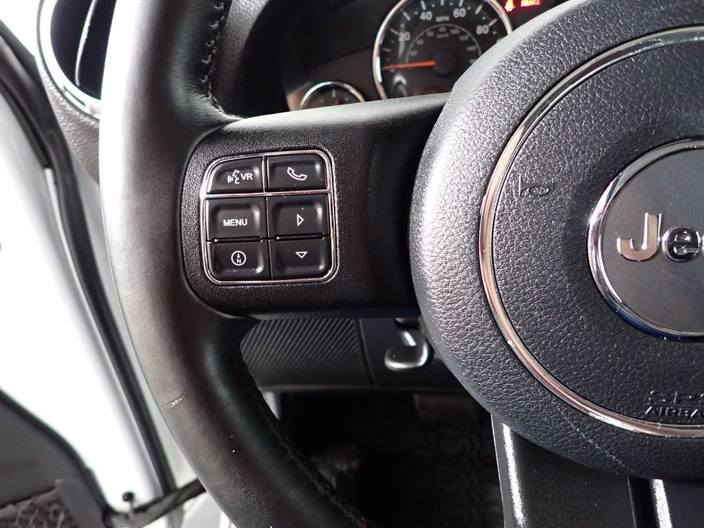 Used 2016 Jeep Wrangler Unlimited Sahara w/ Connectivity Group AWD/4WD image 24