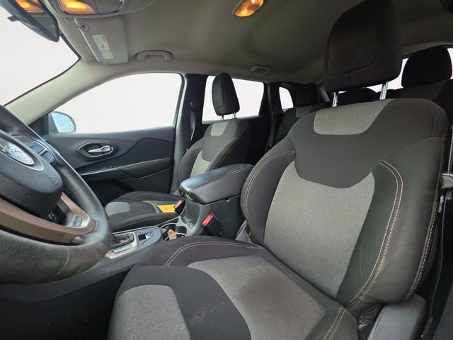 Used 2016 Jeep Cherokee Sport image 9