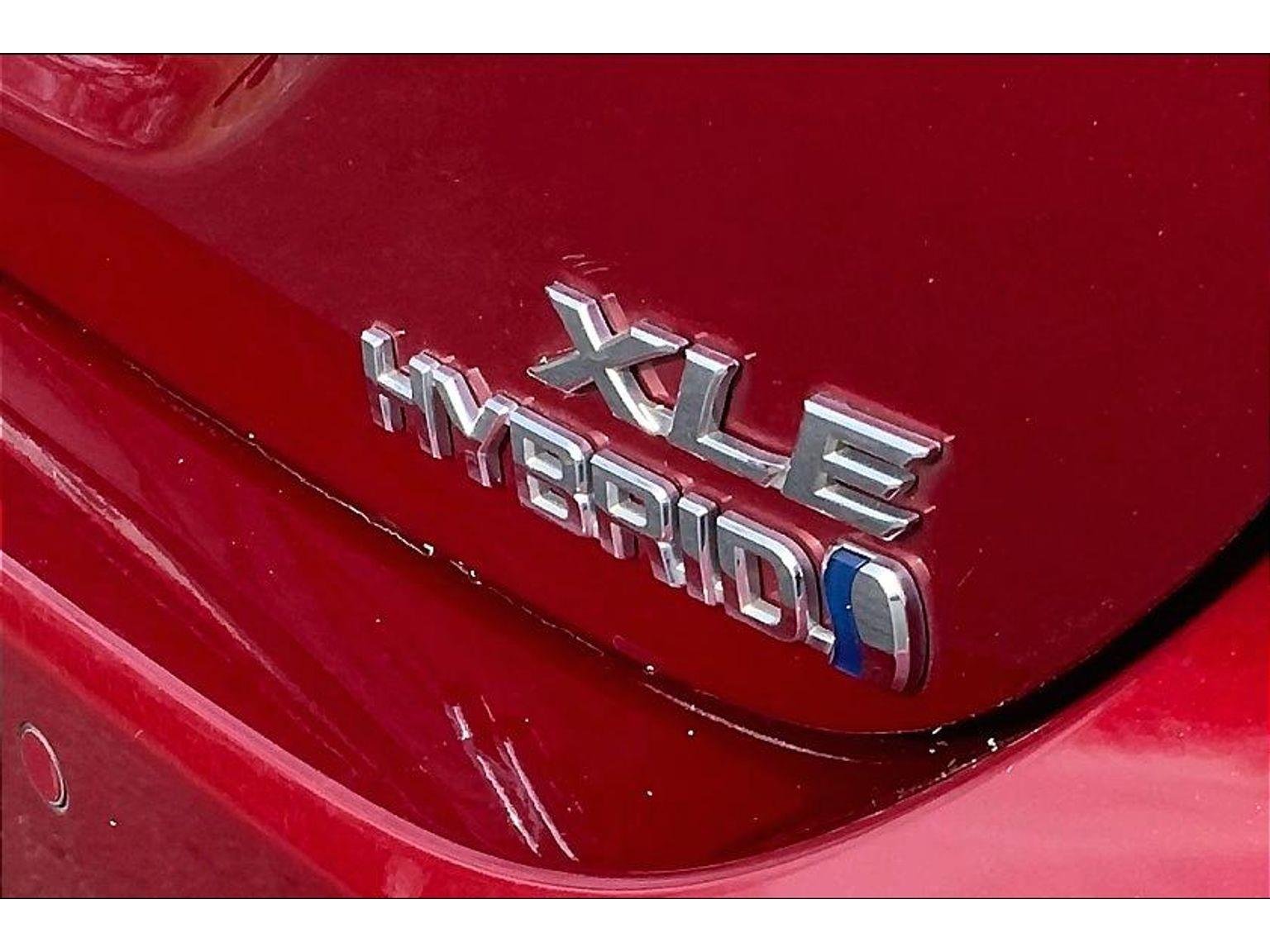 Used 2018 Toyota Camry XLE image 8