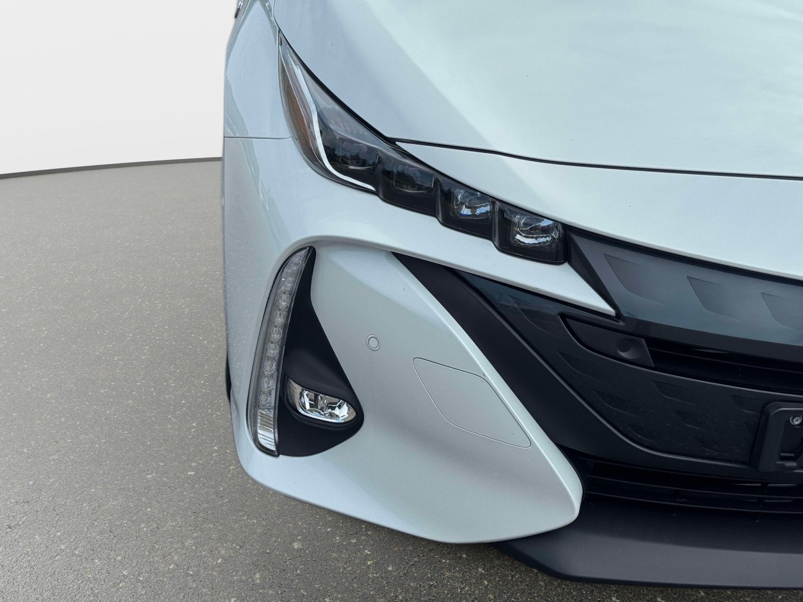 Certified 2021 Toyota Prius Prime Limited FWD image 8
