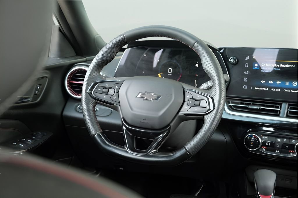 Used 2025 Chevrolet Trax RS w/ Sunroof Package FWD image 10