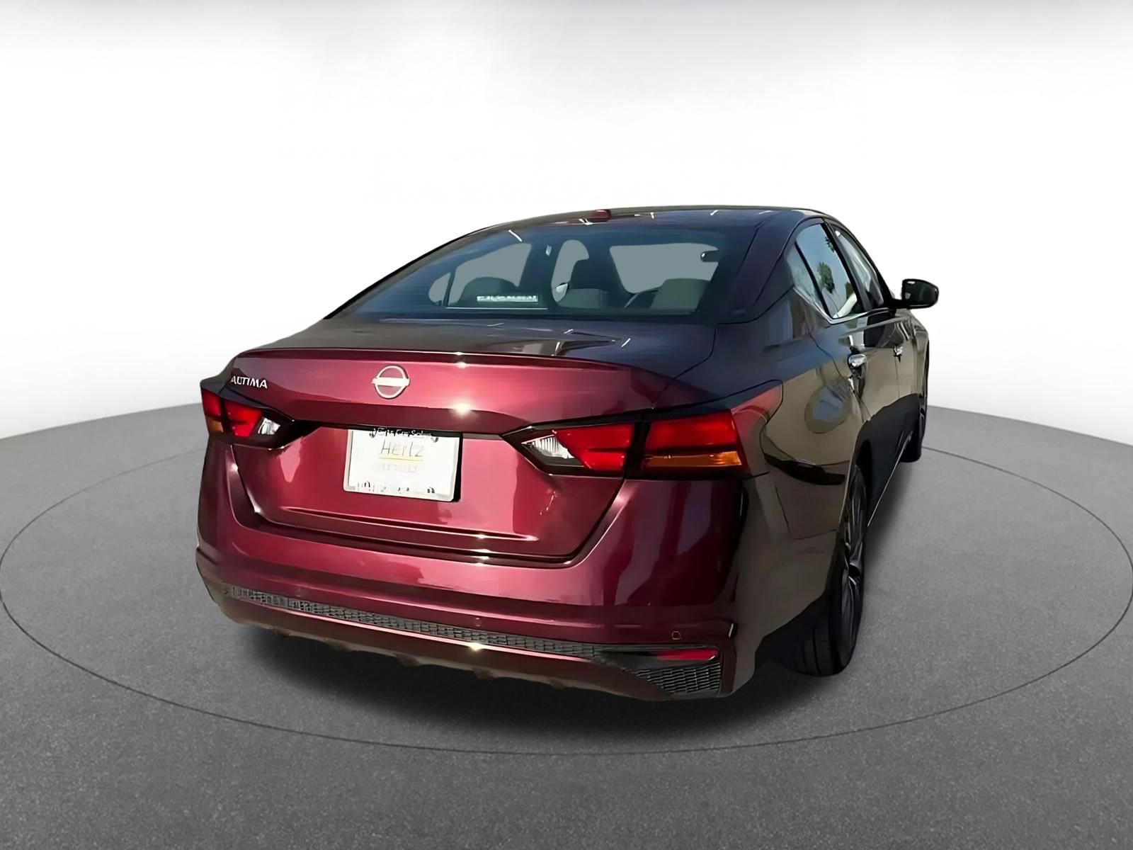 Used 2025 Nissan Altima 2.5 SV FWD image 14