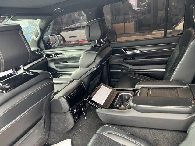 Used 2023 Jeep Grand Wagoneer Series II image 9