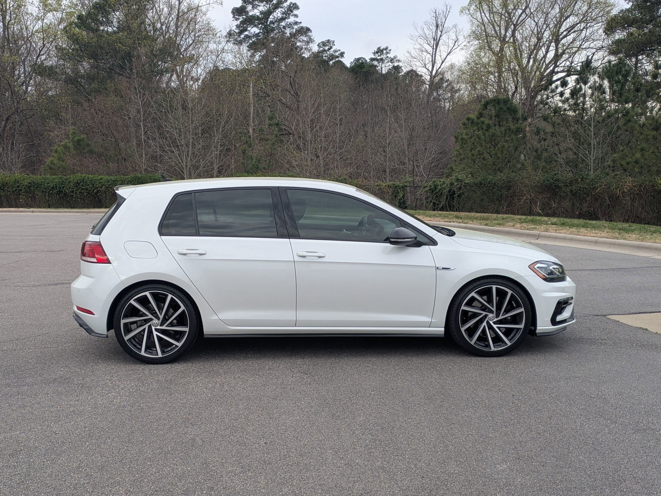 Used 2019 Volkswagen Golf R 4-Door image 4