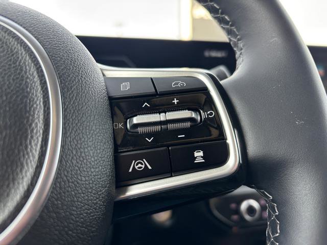 Certified 2025 Kia Sorento SX image 23
