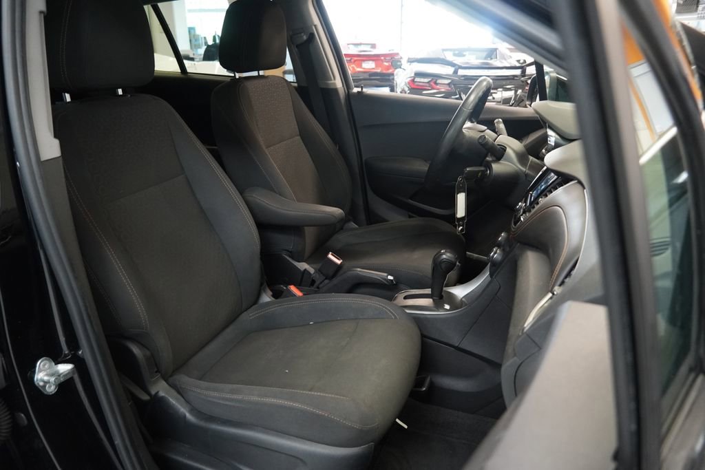 Used 2018 Chevrolet Trax LS FWD image 31