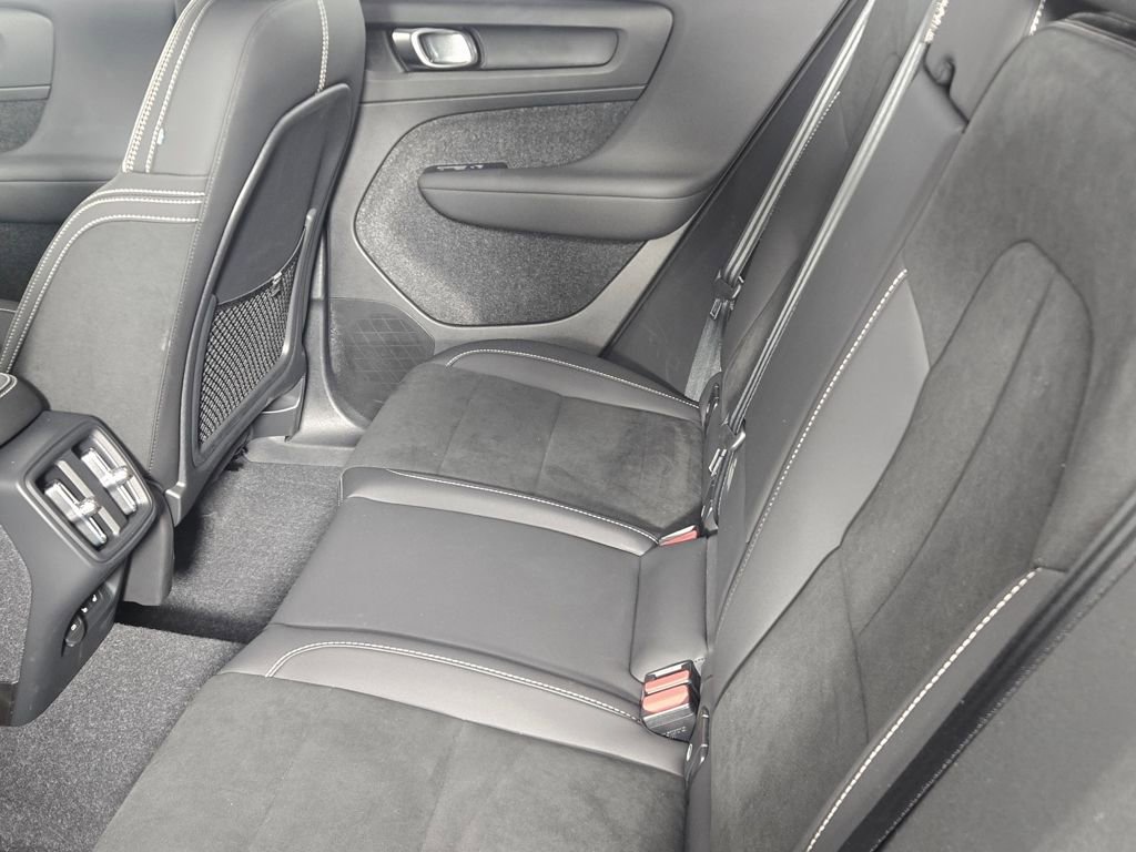 Certified 2023 Volvo XC40 B5 Ultimate w/ Climate Package image 12