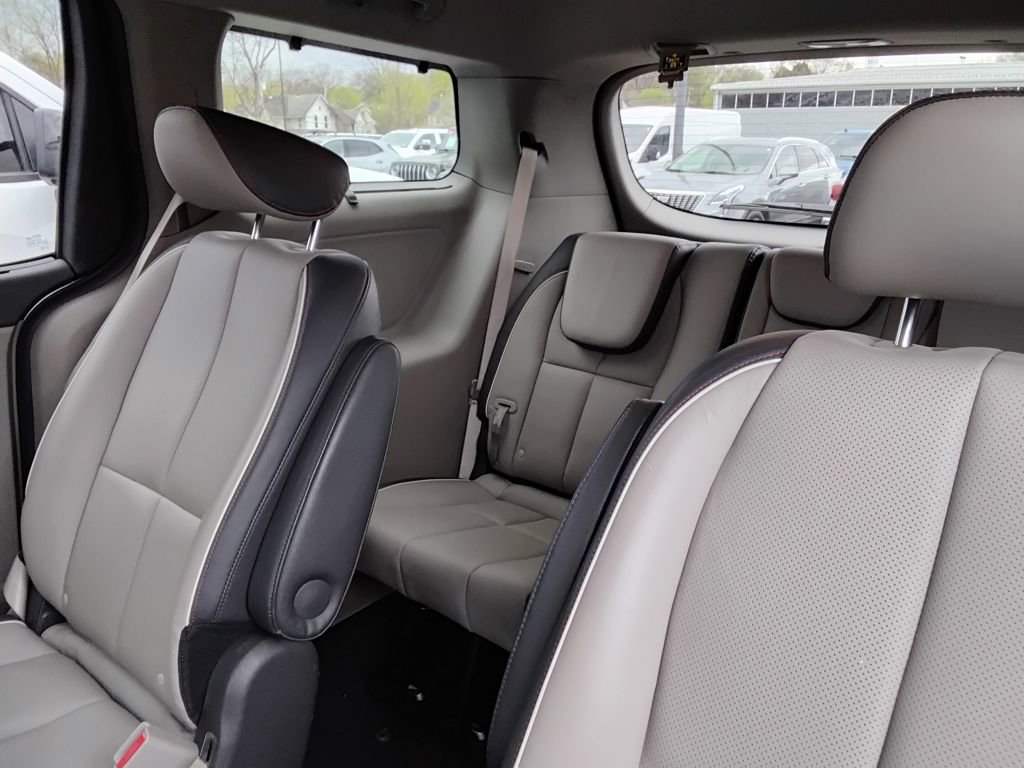 Used 2015 Kia Sedona SX image 10