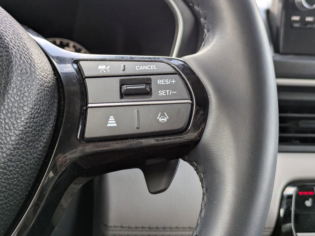 Used 2024 Honda Pilot Touring image 28