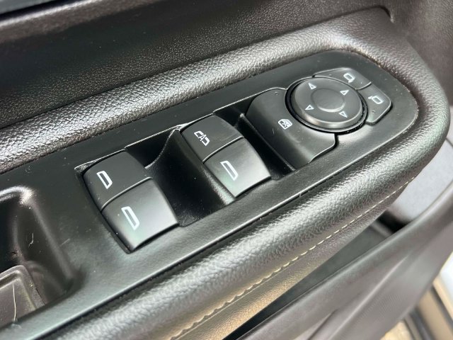 Used 2024 GMC Terrain SLE AWD/4WD image 18