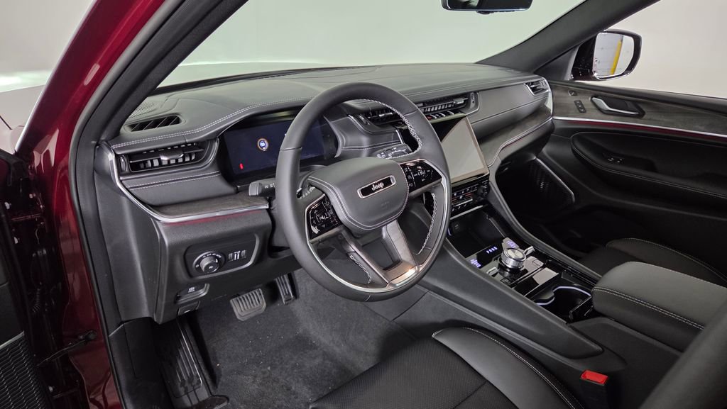 New 2025 Jeep Grand Cherokee Overland w/ Luxury Tech Group IV image 14