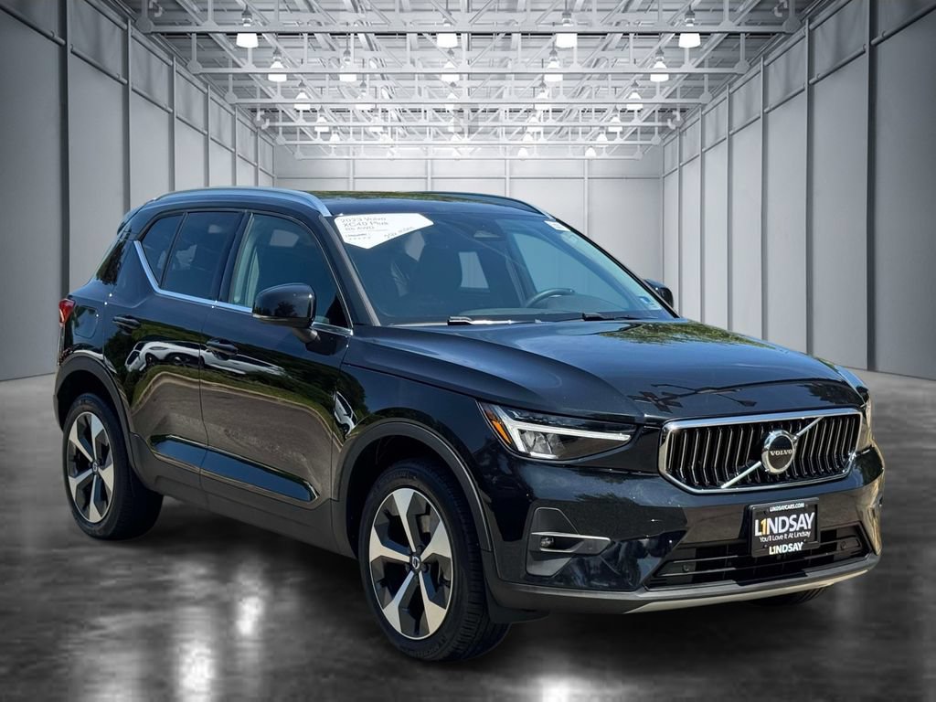 Used 2023 Volvo XC40 B5 Plus w/ Climate Package AWD/4WD image 6