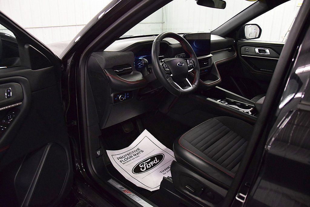 Used 2025 Ford Explorer ST-Line image 15