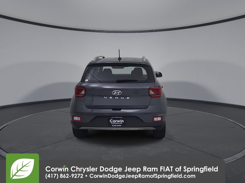 Used 2025 Hyundai Venue SEL FWD image 13