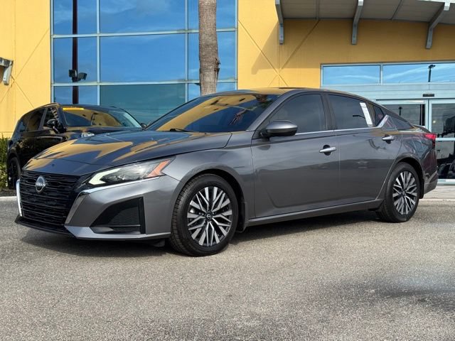 Used 2024 Nissan Altima 2.5 SV w/ SV Premium Package FWD image 2