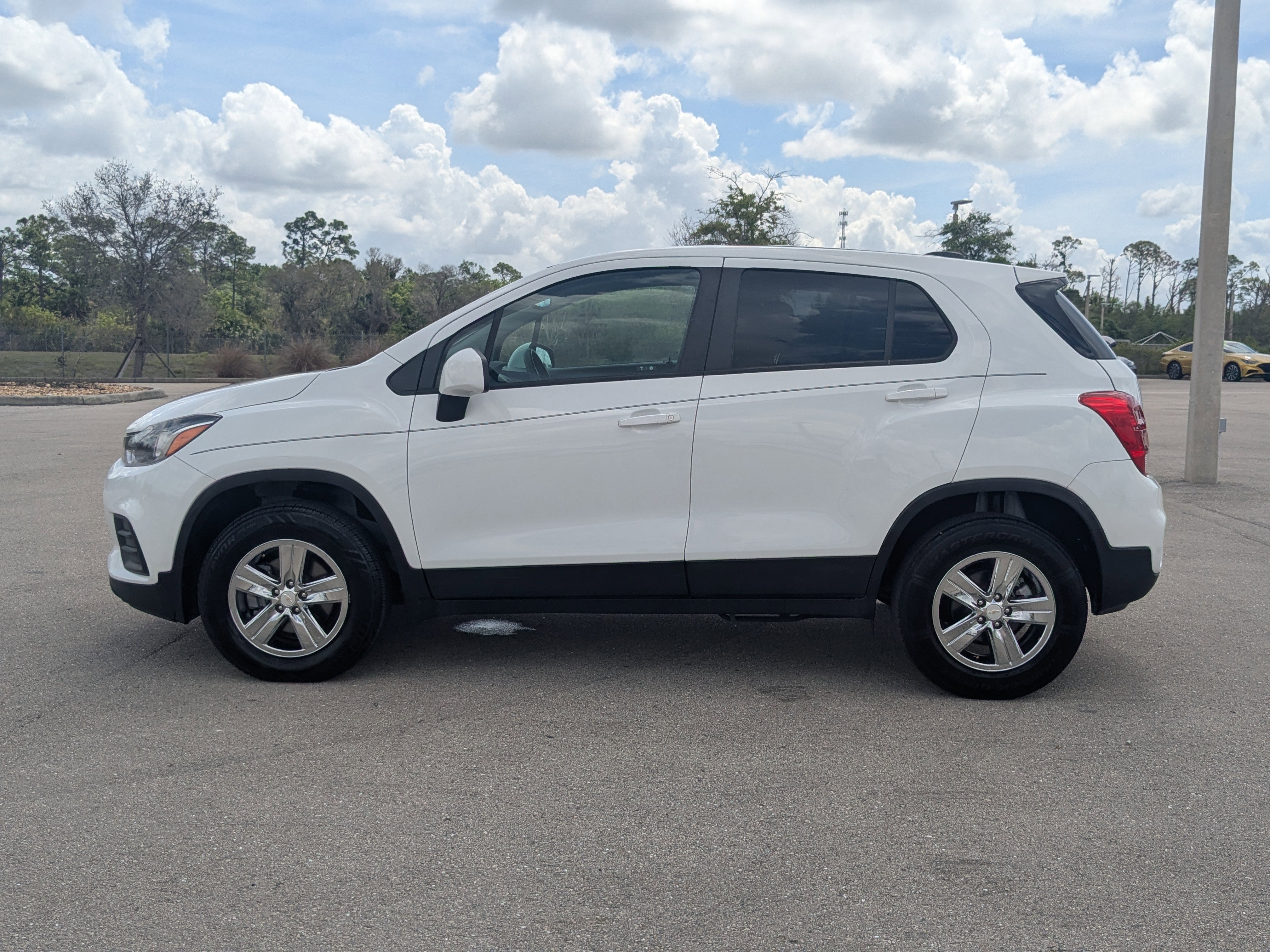 Used 2022 Chevrolet Trax LS w/ Tint and Cruise Package image 8
