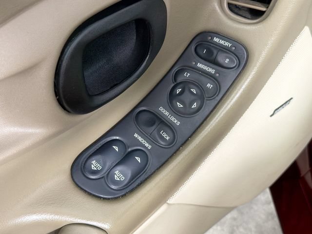 Used 2003 Chevrolet Corvette Coupe w/ Preferred Equipment Group RWD image 17