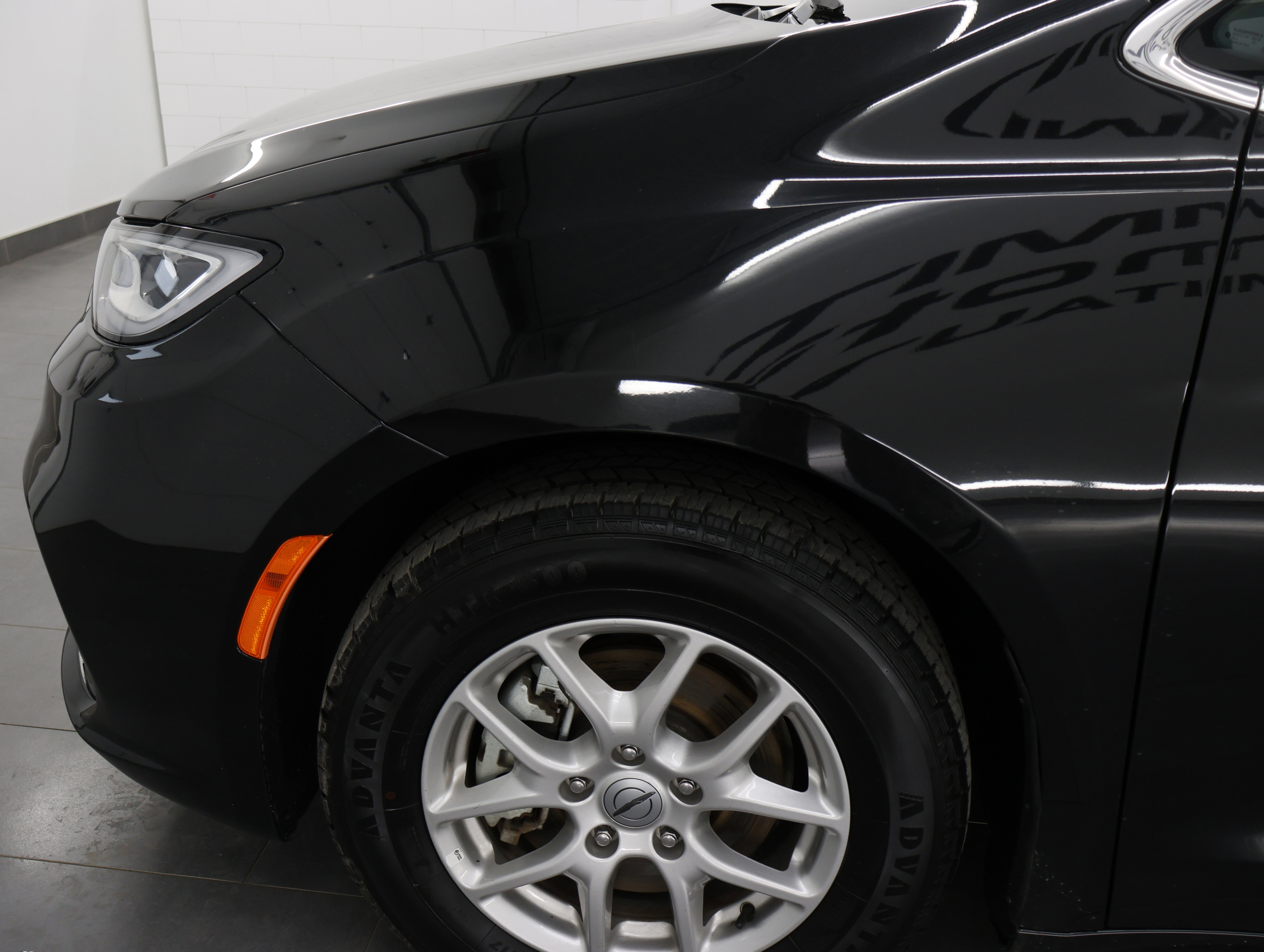 Used 2024 Chrysler Pacifica Touring-L FWD image 35