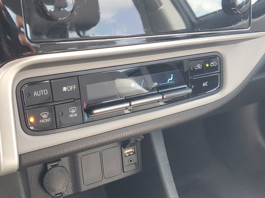 Used 2017 Toyota Corolla LE FWD image 25