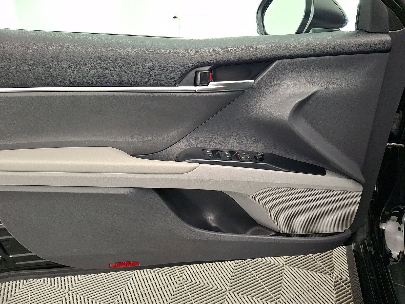 Used 2020 Toyota Camry LE FWD image 2