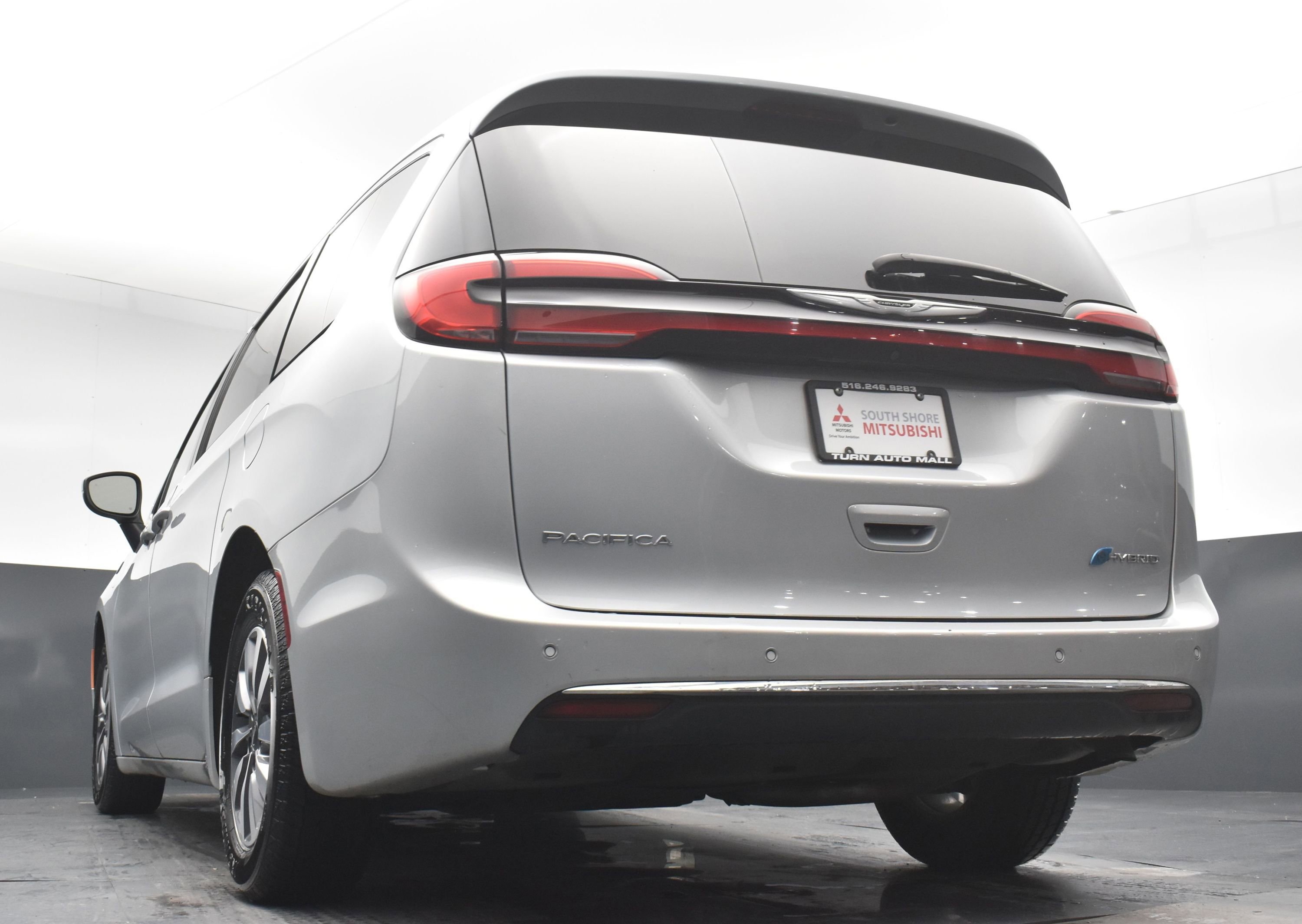 Used 2023 Chrysler Pacifica Touring-L image 25