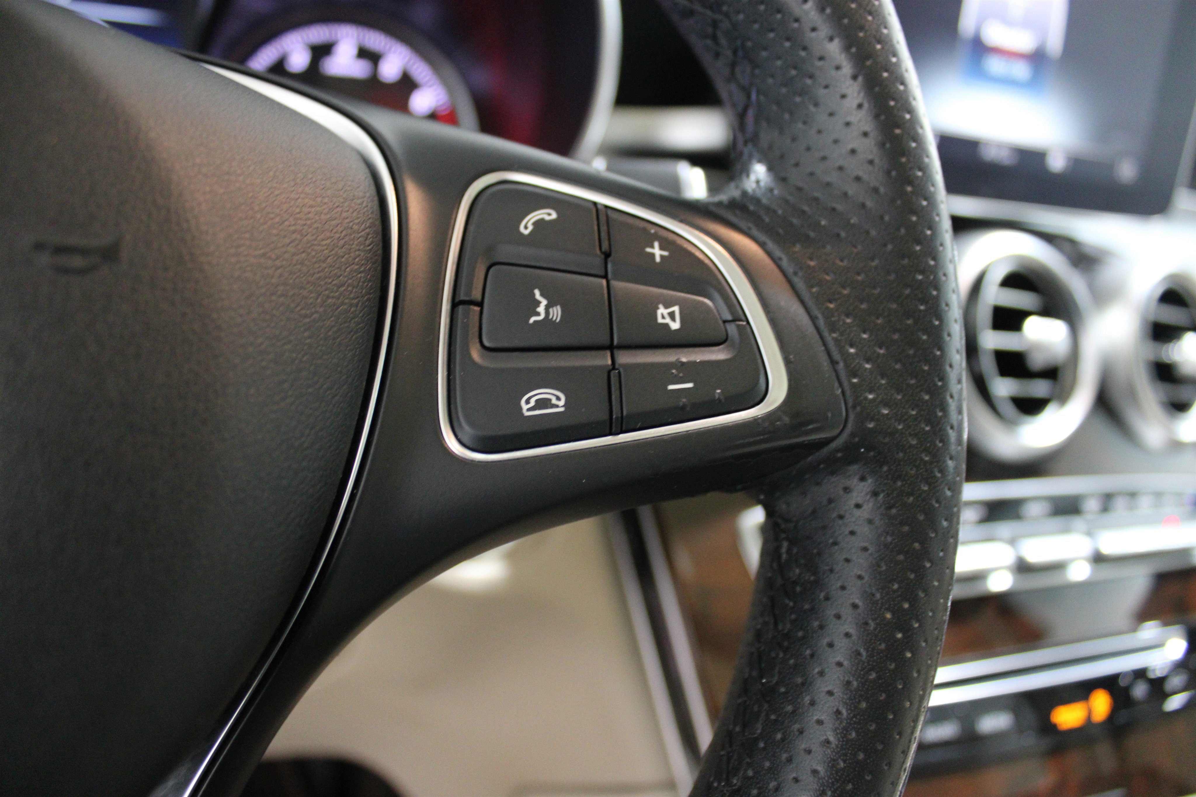 Used 2018 Mercedes-Benz GLC 300 image 11