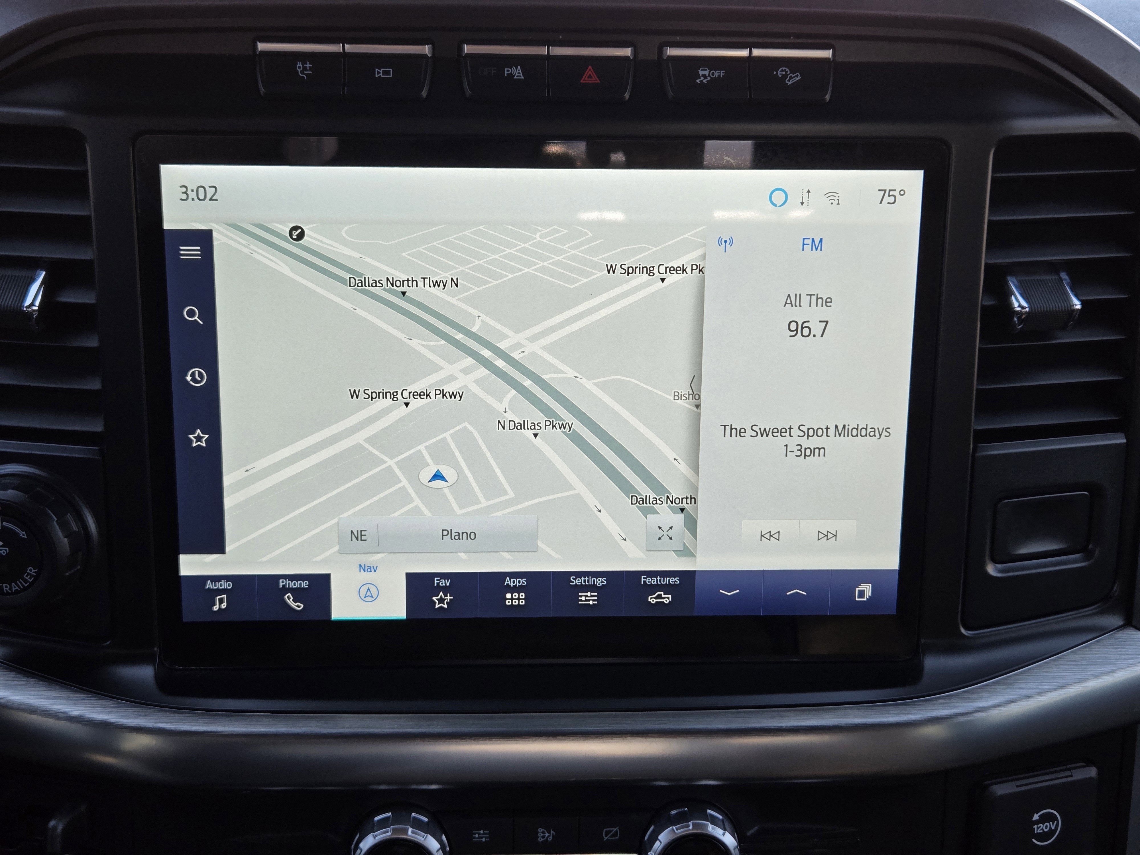 Used 2021 Ford F150 Lariat w/ Max Trailer Tow Package image 19