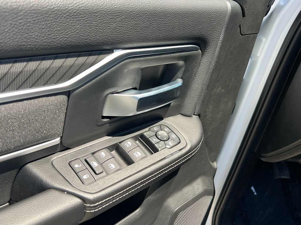 New 2026 RAM 3500 Big Horn AWD/4WD image 19
