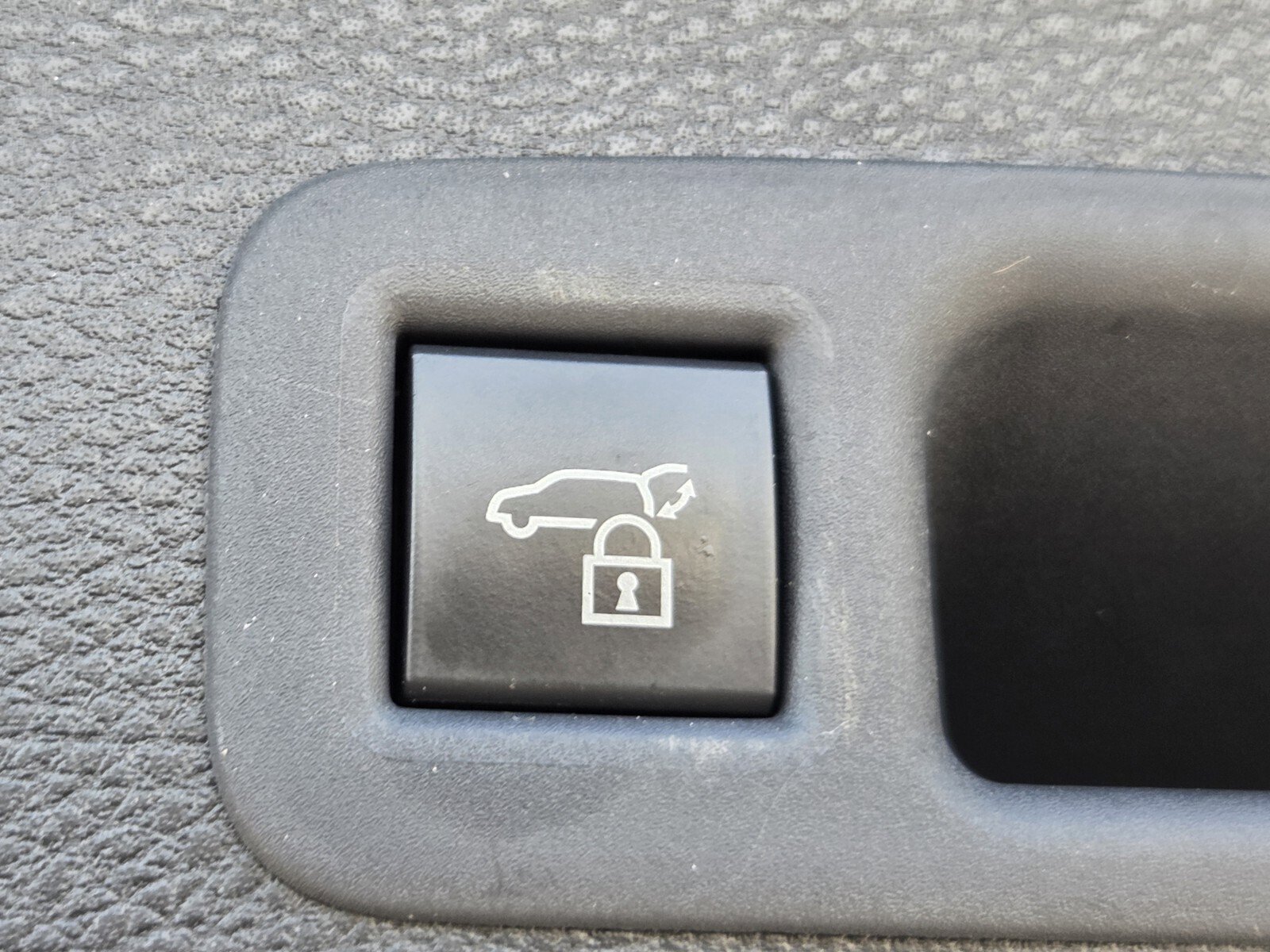 Certified 2025 Toyota Sienna XSE w/ XSE Plus Package AWD/4WD image 30