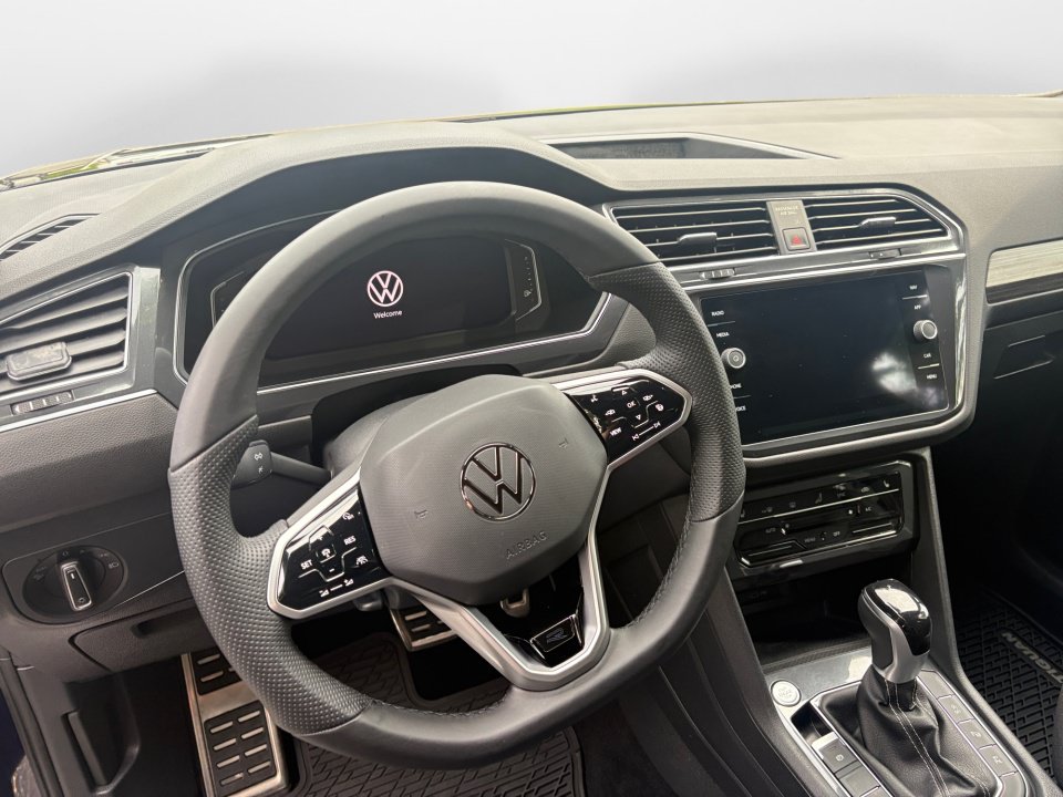 Certified 2022 Volkswagen Tiguan SEL R-Line AWD/4WD image 10