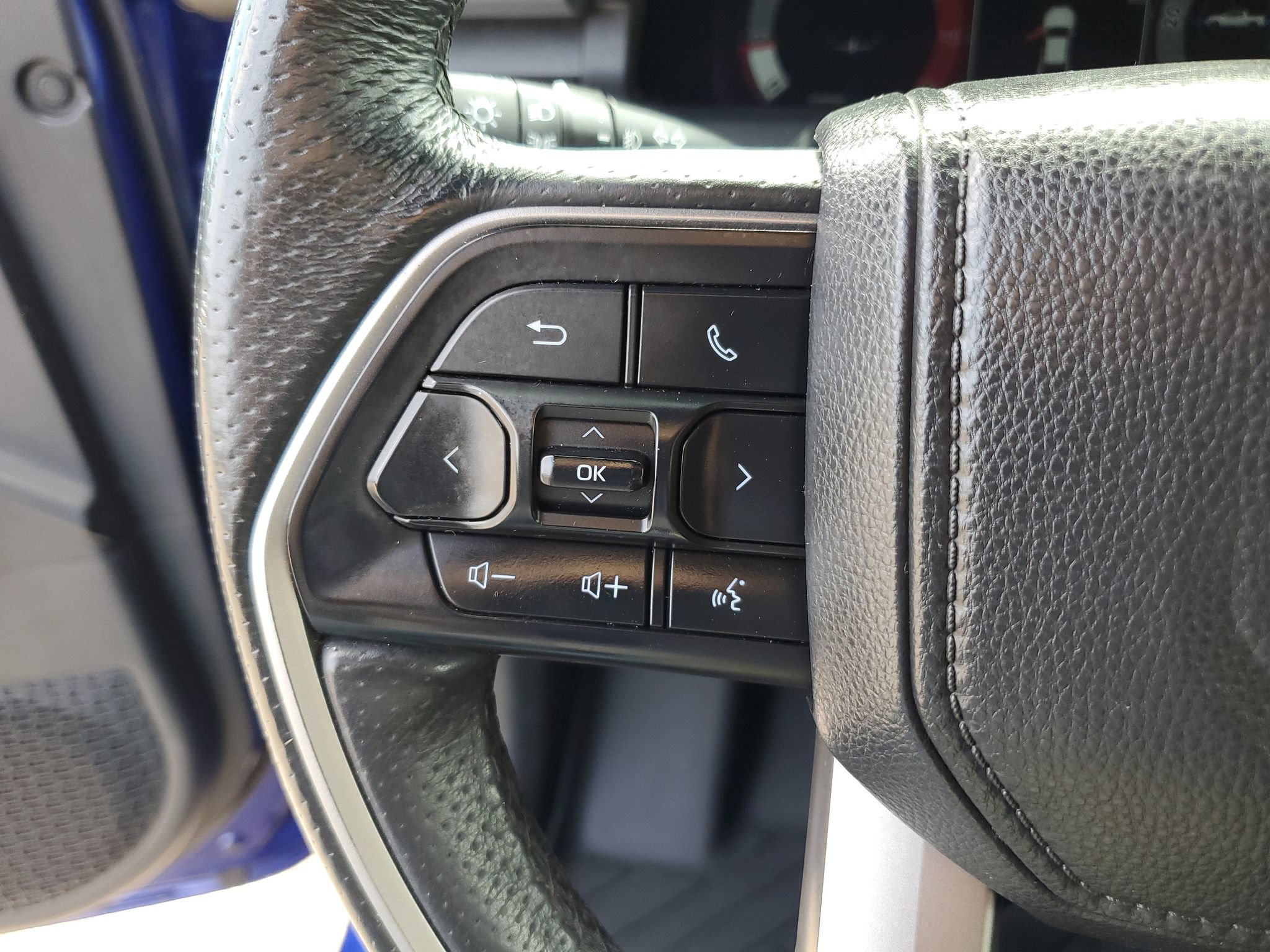 Used 2025 Toyota Tacoma TRD Off-Road AWD/4WD image 19