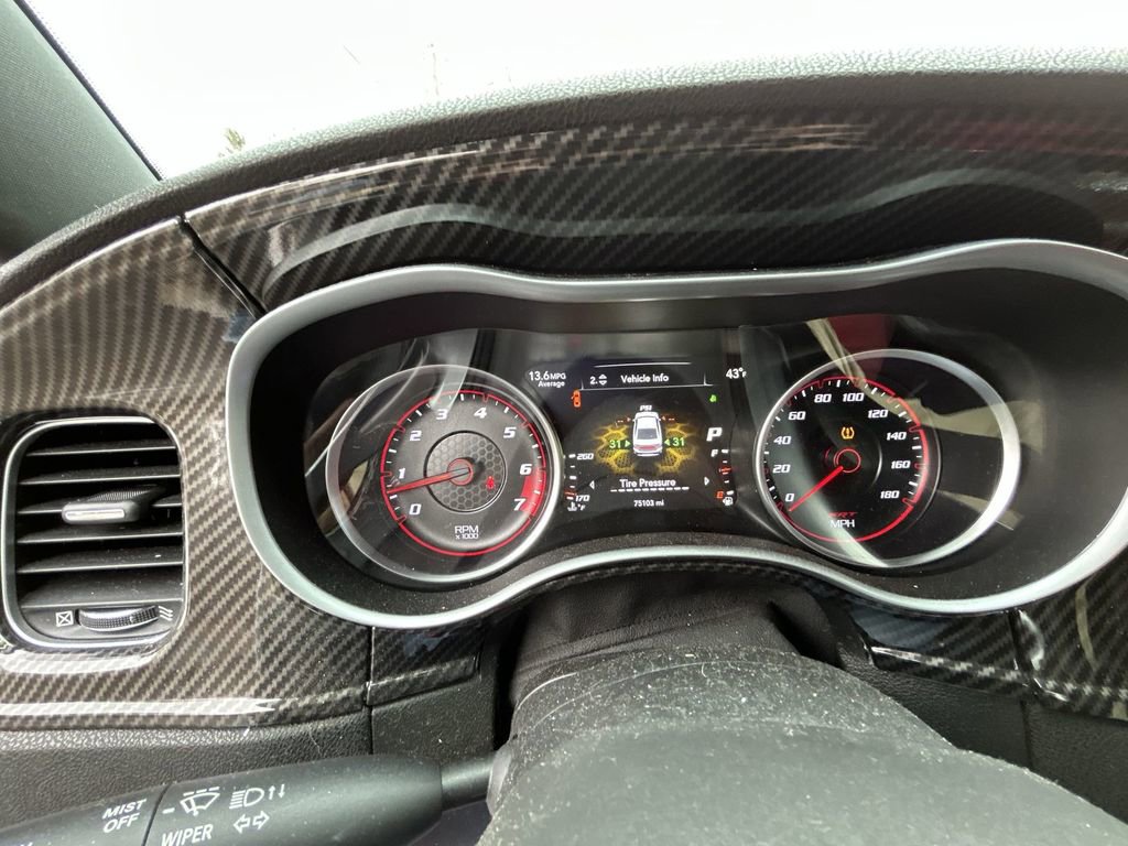 Used 2016 Dodge Charger SRT image 15