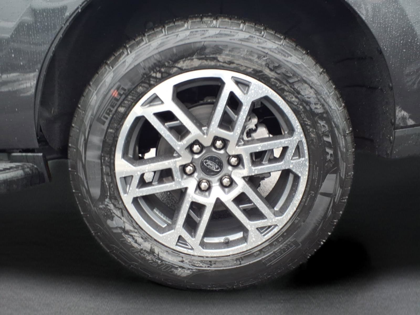 New 2026 Ford Expedition Active image 5