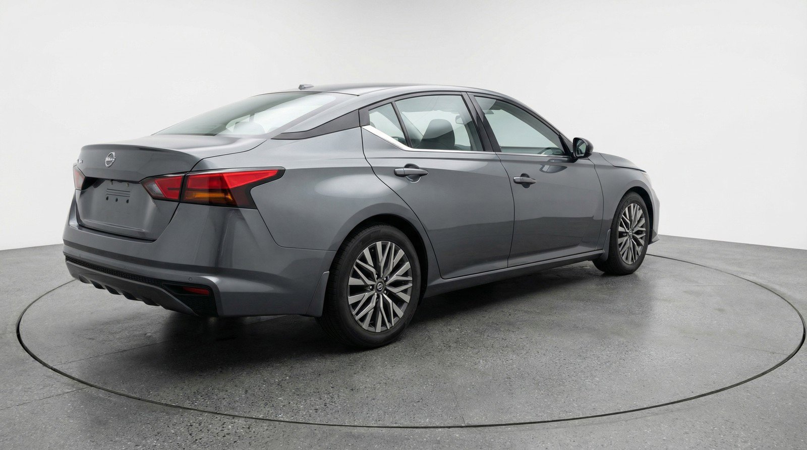 Used 2025 Nissan Altima 2.5 SV image 9