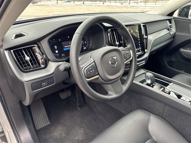 Used 2024 Volvo XC60 B5 Core image 17