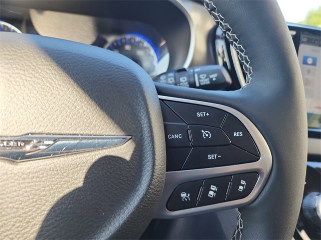 Used 2024 Chrysler Pacifica Touring-L image 14