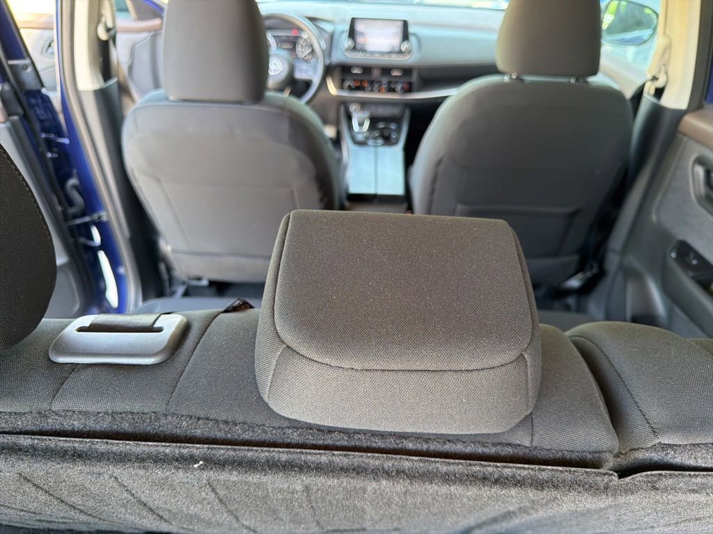Used 2023 Nissan Rogue S AWD/4WD image 10