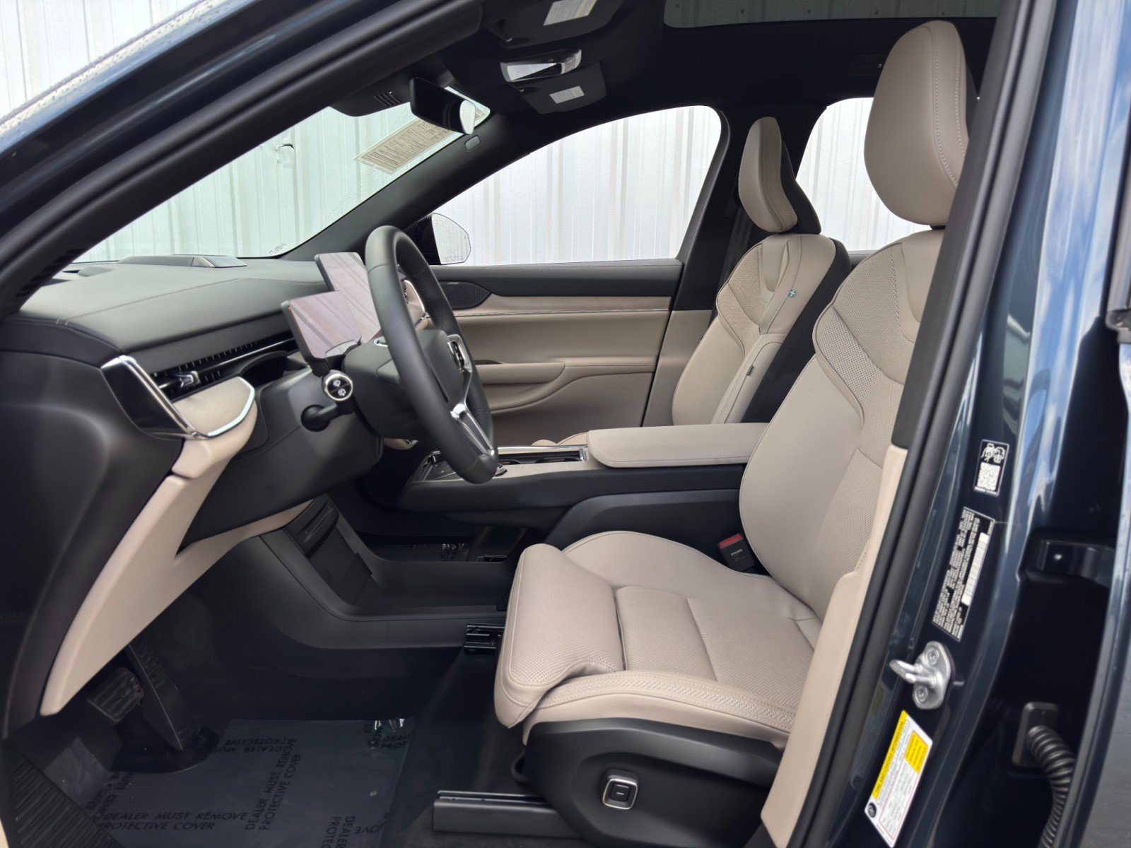 Used 2025 Volvo EX90 Ultra image 17