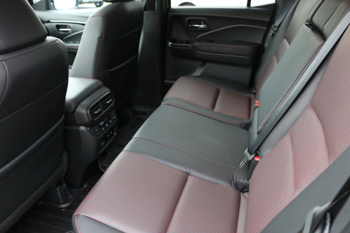Used 2025 Honda Ridgeline Black Edition image 32